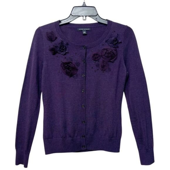 Banana Republic Merino Wool Purple Sweater With Floral Appliqué & Bead Detail S - Picture 7 of 7